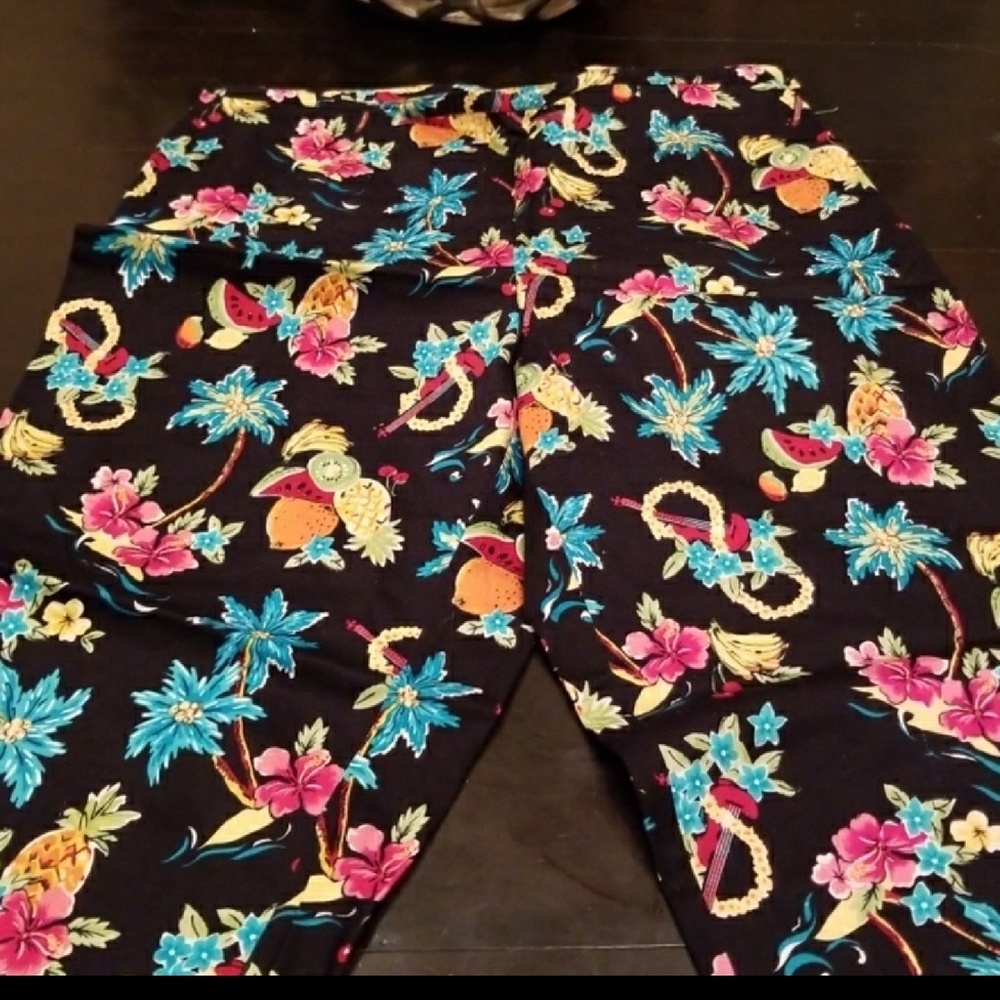 Black Printed Capris
